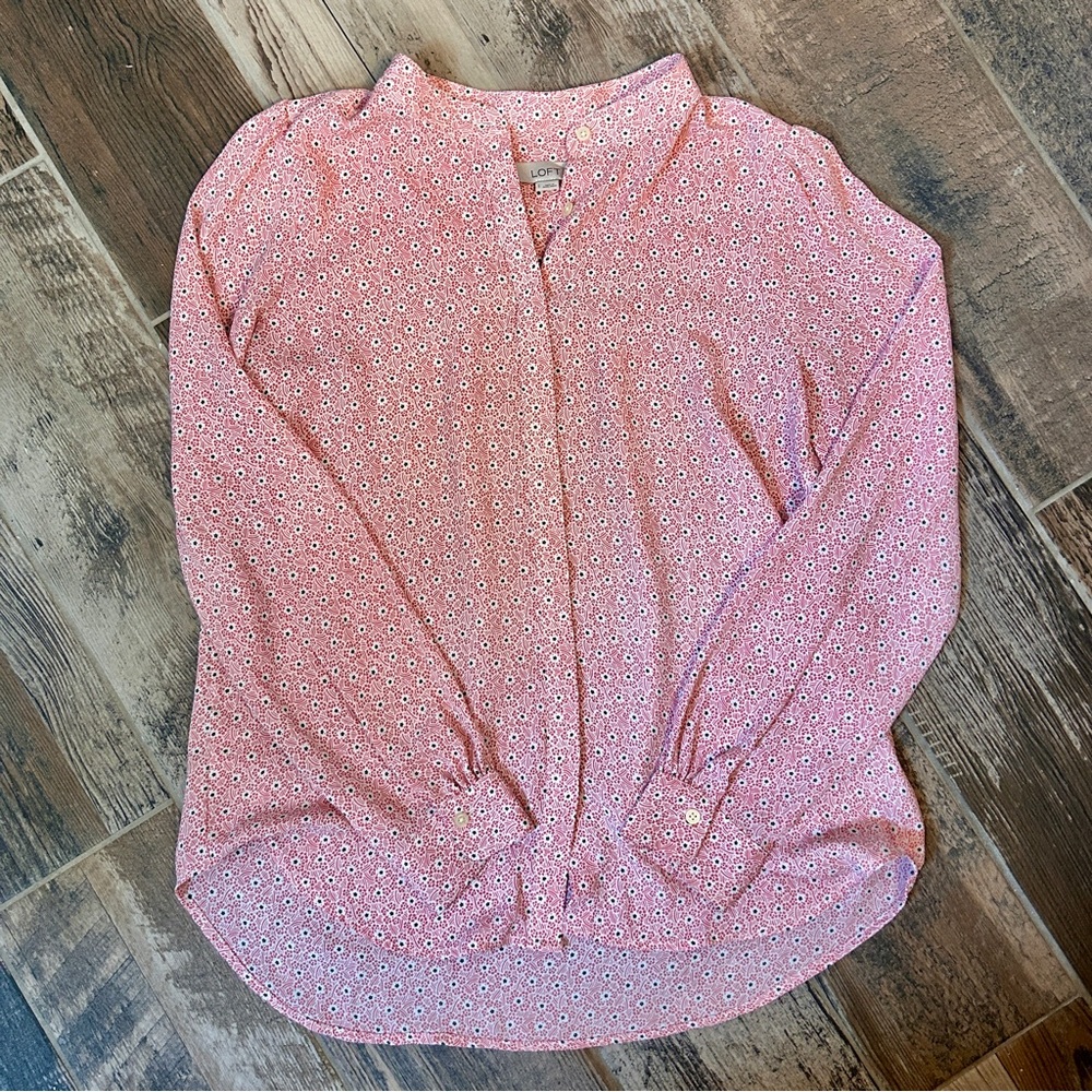 🌸 LOFT 🌸Pink and White Floral Blouse Size Small